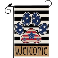 Bandera patri tica de bienvenida con dise o de rayas de perro y pata 12x18 Inch