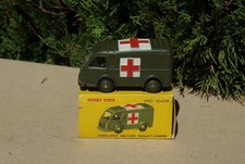 DINKY TOYS FRANCE  80F/  AMBULANCE MILITAIRE RENAULT CARRIER / BOITE ABIMEE
