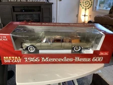Sun Star     1966 Mercedes-Benz 600 limousine GOLD  1:18 Brand New