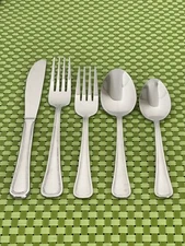 Oneida TRESS Hollis Stainless Glossy China NEW Smart Choice Flatware A21N