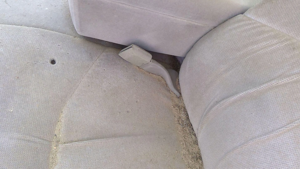 Buick Century 1995 conductor hebilla de cinturón de seguridad delantero izquierdo receptor femenino OEM gris Foto 3 de 4