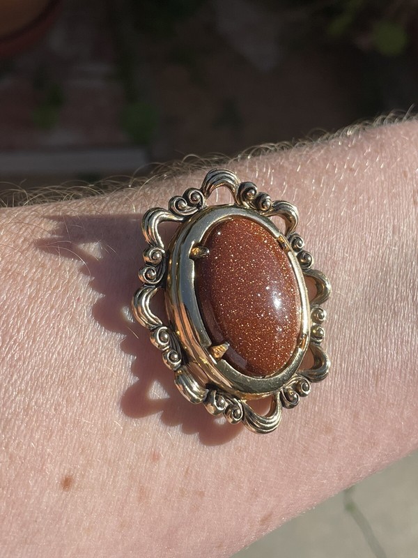 Vintage Beautiful Sparkly Goldstone Goldtone Cabochon Brooch Pin Gold Stone
