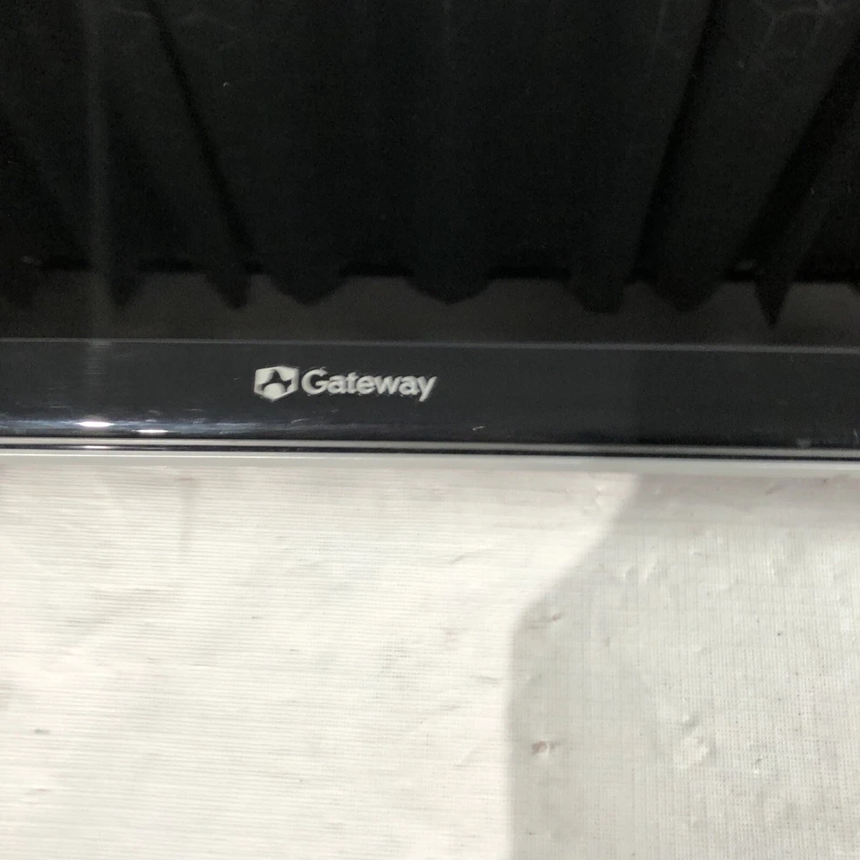 Gateway LP1925 Monitor Used 19" No Stand, Power Cord included ~ Tested, Working - Image 2 of 4
