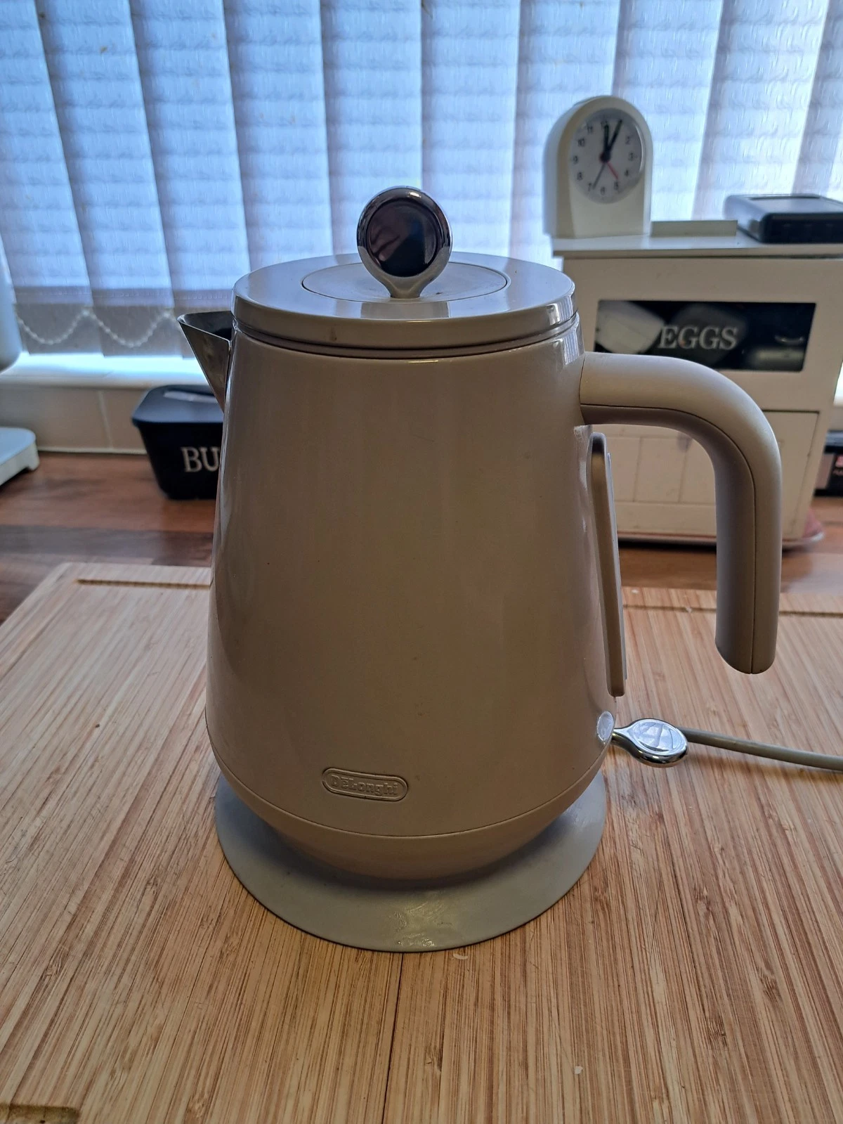 DE'LONGHI ECLETTICA JUG KETTLE- beige