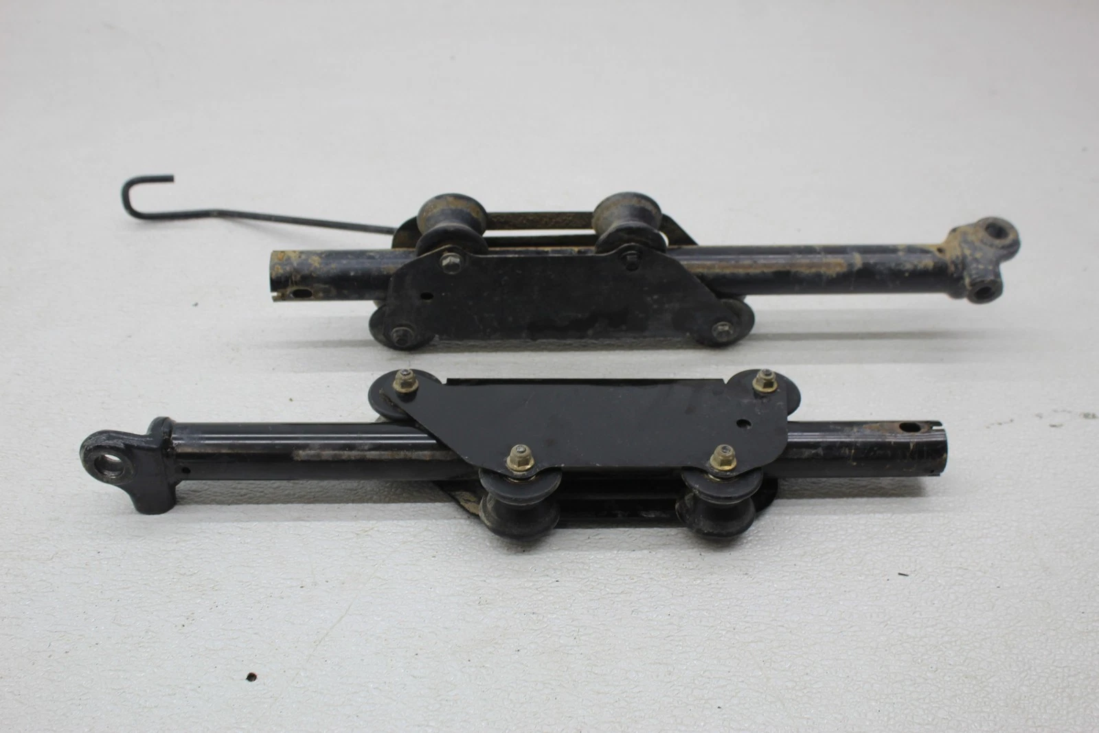 まーべりっく。 17-19 CAN-AM MAVERICK X3 DS TURBO SEAT SLIDER ADJUSTER MOUNT