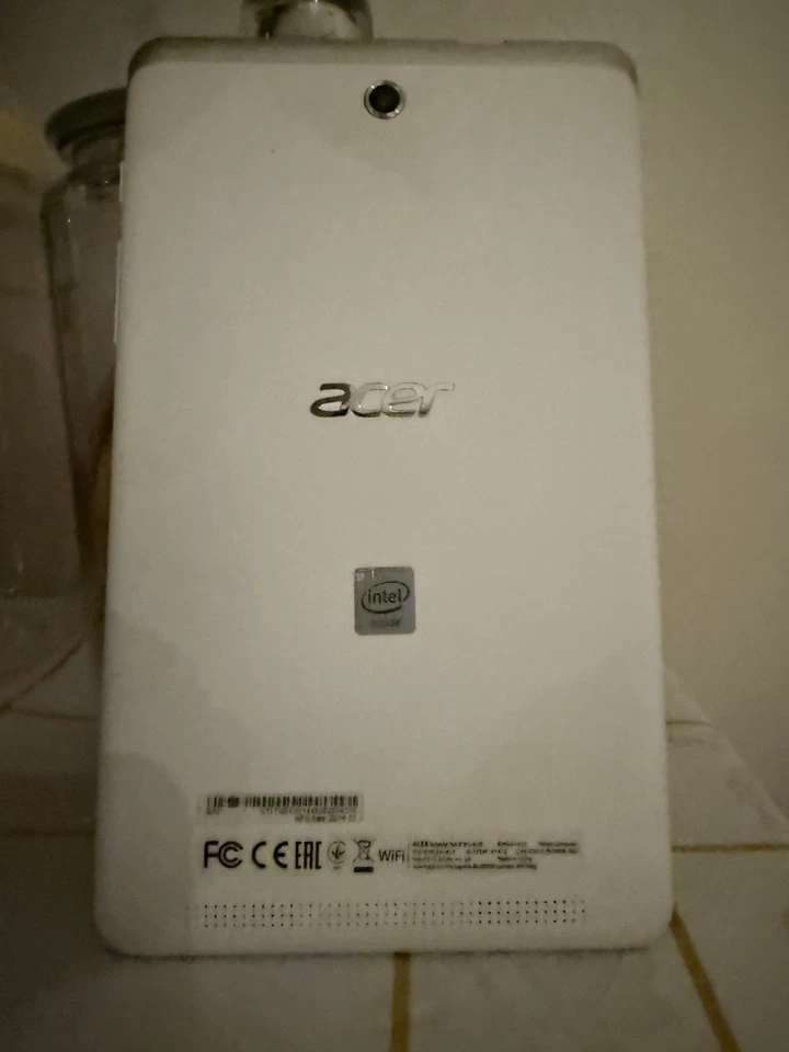 Acer Iconia One 7 16GB, Wi-Fi, 7 inch - White - Image 2 of 3