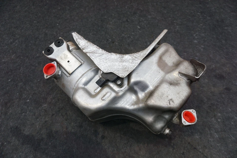 Oil Reservoir Tank Dry Sump Container OEM 420115373C Audi R8 Type 42 2011-15 - Image 4 of 4