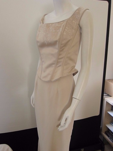 Sale STUNNING AUGUSTA JONES WEDDING/PROM EMBROIDERED BODICE AND MATCHING SKIRT - Picture 3 of 12