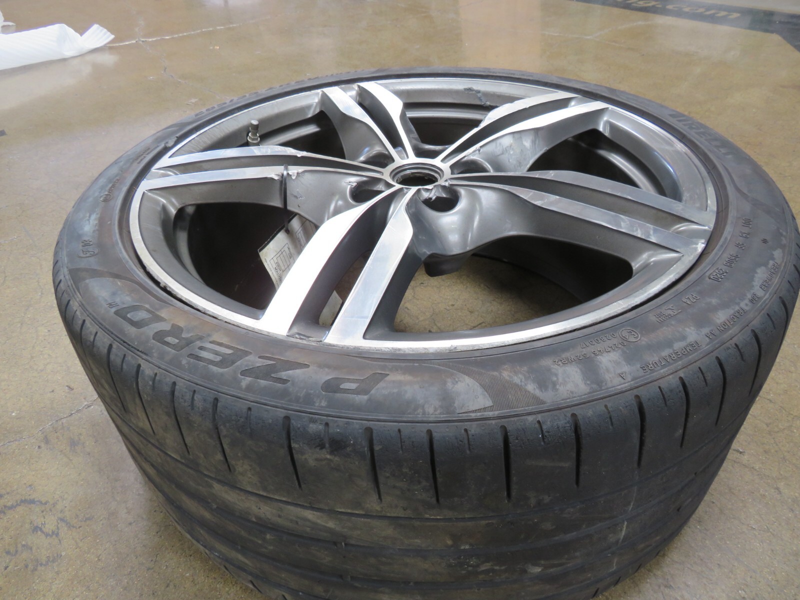 Ferrari Portofino, Rear Wheel, Heavy Dmg, Used, P/N 336567