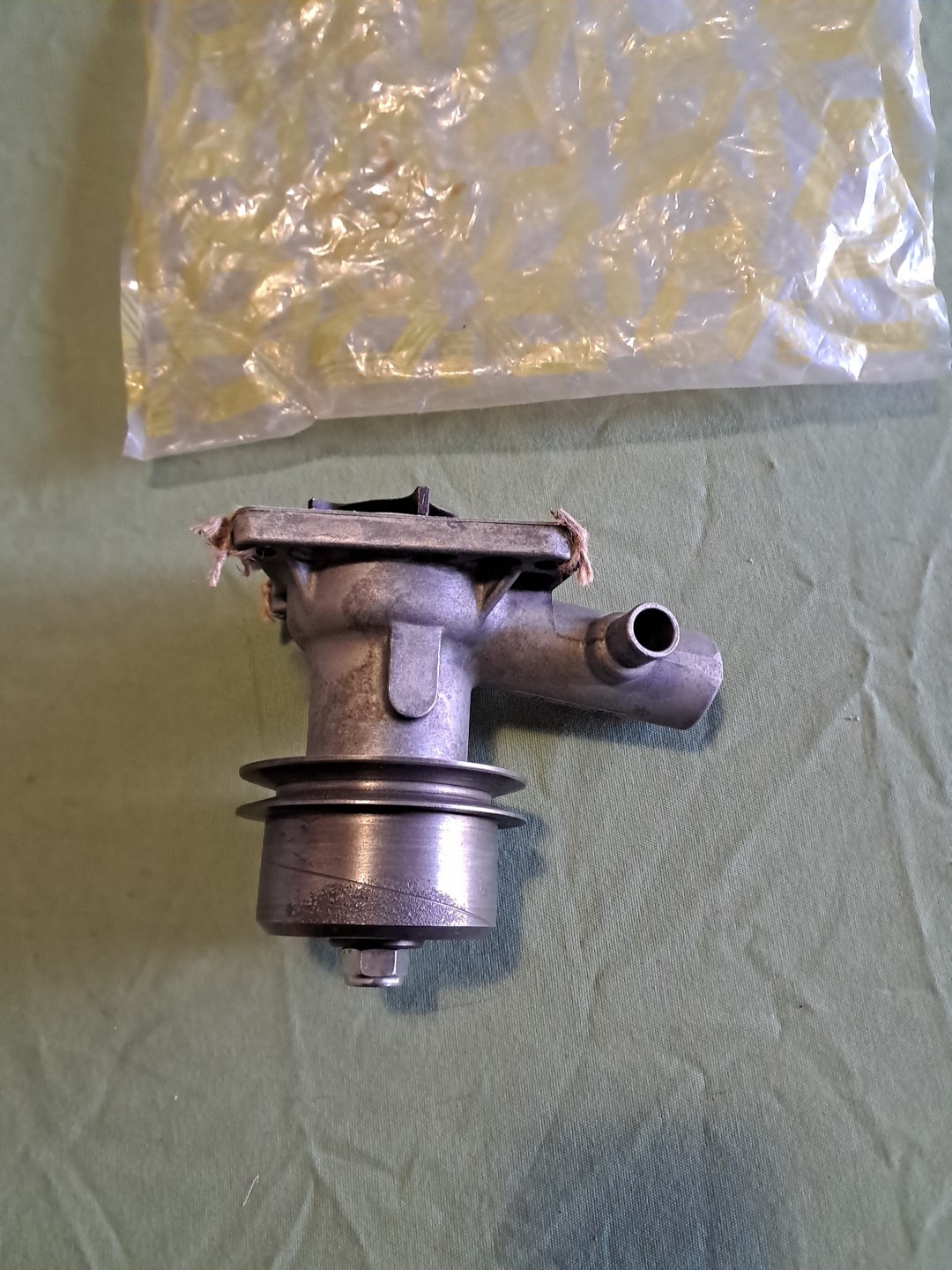Pompe à eau complète pour Renault Goélette et Galion moteur 671