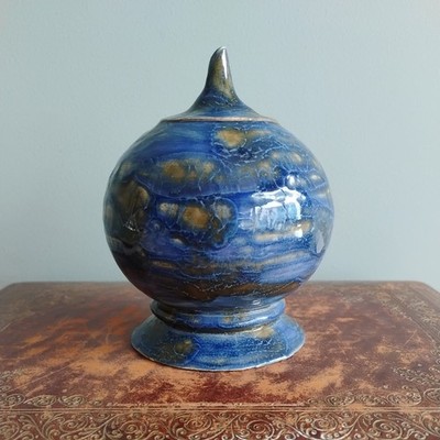 Deko Studiokeramik Schlicker Guss Kugel Richard Warnoch Indigo Blau Glasur