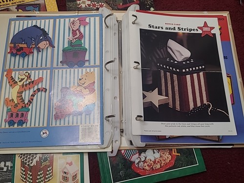 VTG Lot 28 Plastic Canvas Craft Pattern Booklets In Leisure Arts Library Binder - Picture 6 of 17