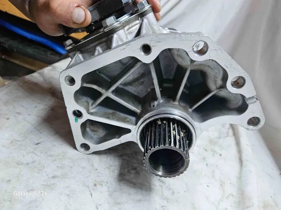 Conjunto de caja de transferencia Nissan Infiniti 2013-2021 3,5 L VQ35DE/DD 331003KA0B Foto 3 de 4