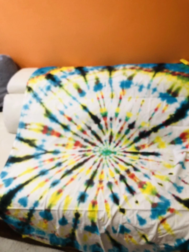Tapiz para colgar en pared arte tie dye casero 58"X 46” 100 % algodón usado mancha menor Foto 2 de 4