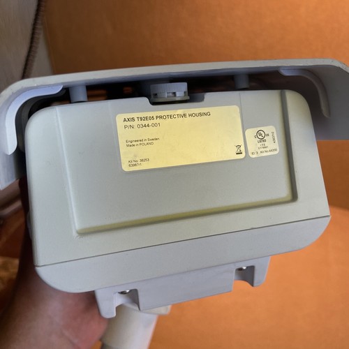 Axis Communications T92E05 P/N 0344-001 Alloggiamento esterno per telecamere di sorveglianza - Foto 5 di 24