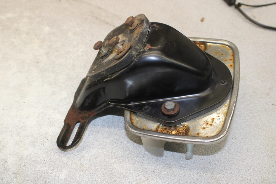 Kawasaki 650 LTD KZ650 E 1980 soporte de montaje de luz trasera D15-3302.TT Foto 4 de 4