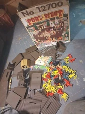 VINTAGE TIM MEE TOYS FORT WEST WESTERN COWBOYS & INDIANS PLAYSET W/BOX #1270