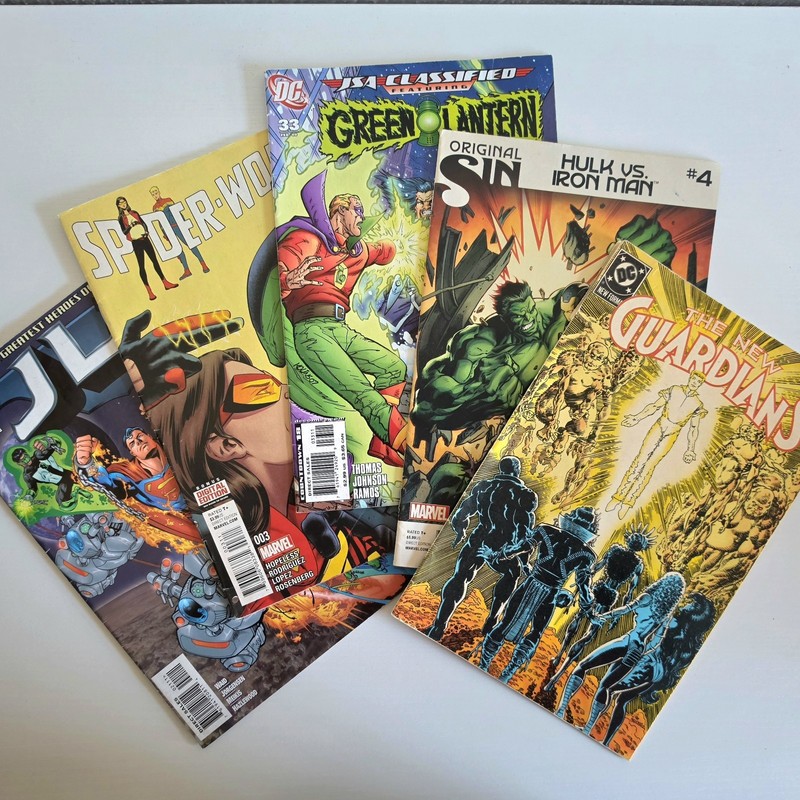 5x Marvel/DC Comics Bundle Spider Woman, JLA, Green Lantern, Guardians, Hulk Etc