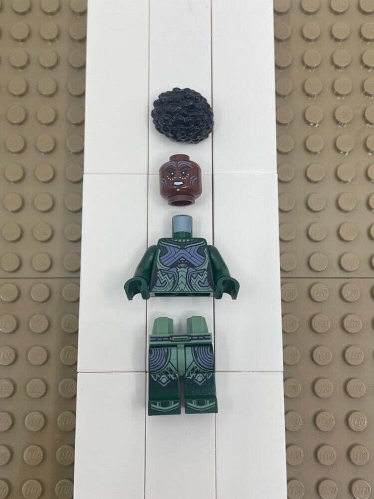 LEGO® Minifig sh844 - Nakia - Dark Green Suit | 76211 Shuri’s Sunbird