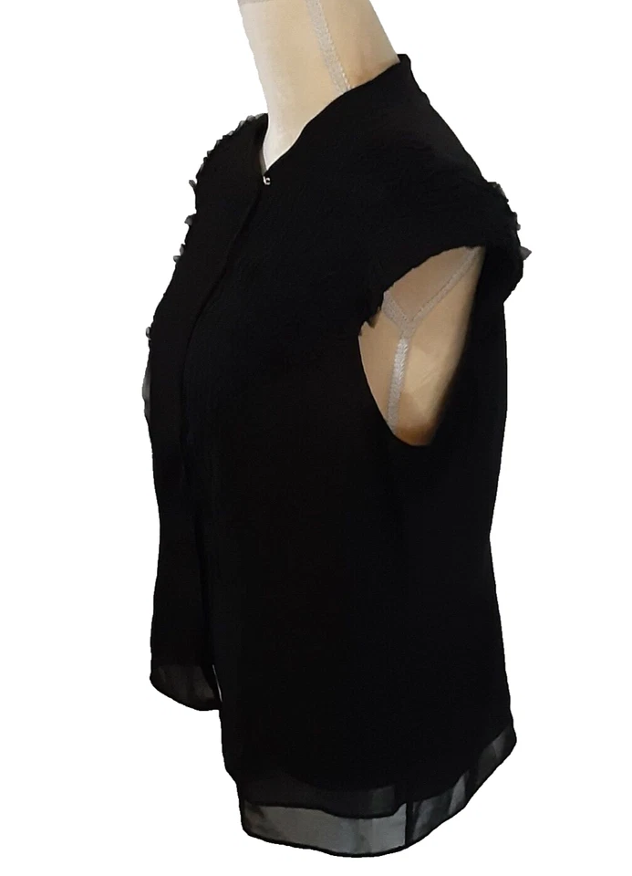 White House Black Market 黑色 organdy 衬衫 尺寸 L 荷叶边褶盖袖 — 第 2/4 张图片