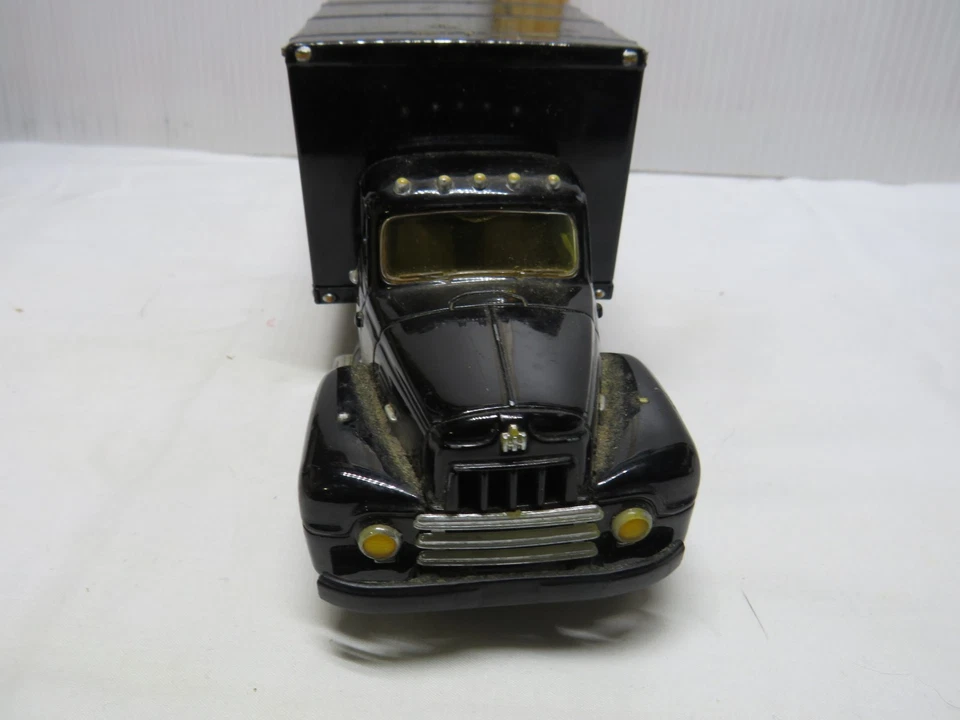 Camión de reparto internacional Maytag Highlander 1957 automático escala 1:34 Foto 2 de 4