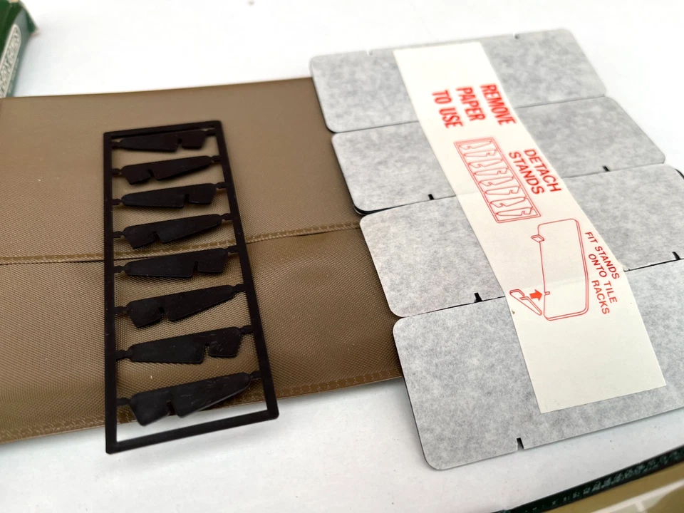 **NEW IN BOX** POCKET SCRABBLE TRAVEL Magnetic Tiles Spears Games Vintage 1981 - Image 3 of 4