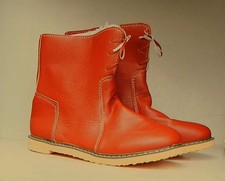 NEW BRIGHT TAN VEGAN LEATHER SHERPA LINED LIGHT INDOOR BOOTS. SIZE 8