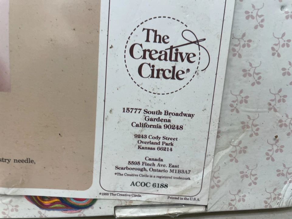 Estante Madera 14" "Love Abides" / Corazones Florales Punto de Cruz Kit SELLADO Foto 3 de 4