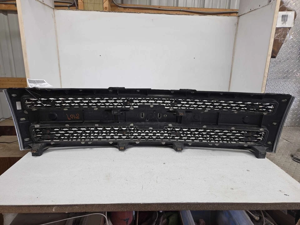 09 CHEVY SILVERADO 1500 Grille Chrome Peeling Chrome - Image 2 of 2