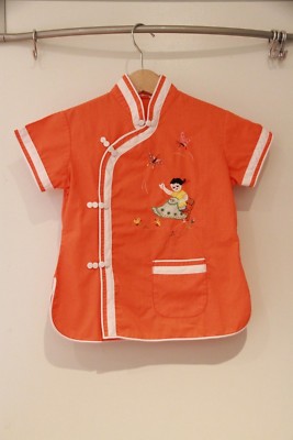 Kinder Hemd von PLUM BLOSSOMS mit Stickerei orange weiß ca. 116 *** asiatisch