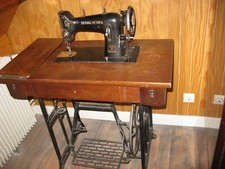 ancienne machine a coudre VICTORIA