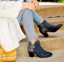 Vionic NAOMI Ankle Booties Gray Suede/Snake Print Boots Women  s Sz 9.5 NWOB