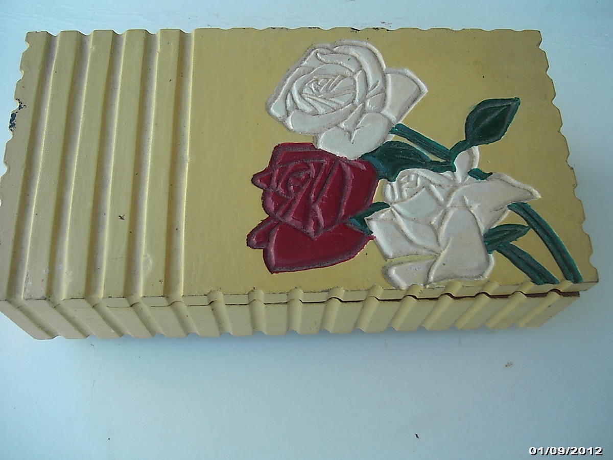 置物 YM Vintage TOYO Jewelry Chest Music Box Roses Carved into Wooden top