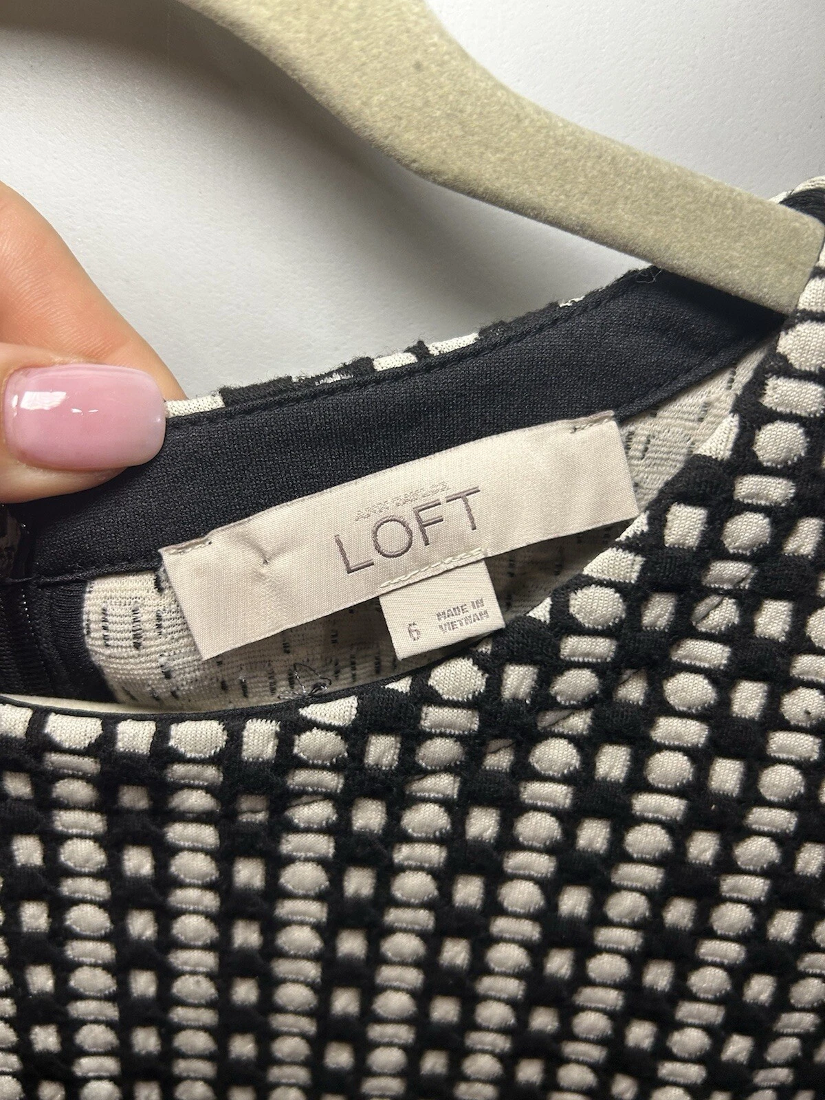 OFF WHITE Abito svasato Ann Taylor Loft nero bianco sporco stampa geometrica taglia 6 senza maniche