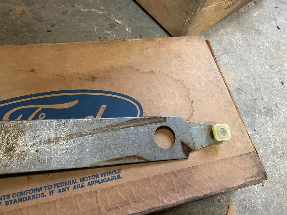 1980? 1981? Ford Thunderbird? Cougar? Window Regulator manual 1982? NOS drivers? Foto 3 de 4