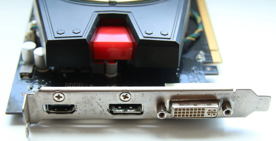 ASUS AMD Radeon HD 6670 1GB GDDR5 Video Card EAH6670/DIS/1GD5  Graphics Card - Image 3 of 4