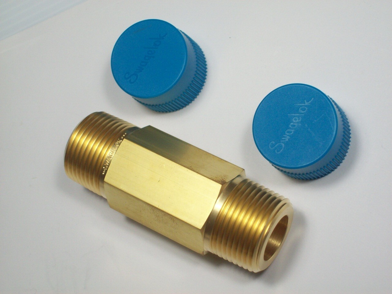 1- Cajon Swagelok Brass Hex Pipe Nipple, 3" x 3/4" NPT, B-12-HLN-3.00
