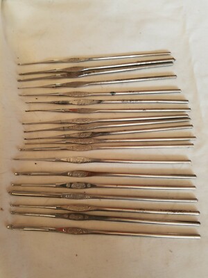 19 Assorted BOYE Knitting / Crocheting Hooks Various Sizes Some Duplicate