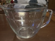 Pampered Chef Glass 8 Cup/2Quart Mixing Batter Pitcher Bowl
