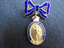 WW 2 ROYAL CORPS OF SIGNALS ENAMELLED SWEETHEART BROOCH WITH BOW