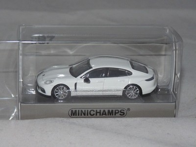 Minichamps 870067102 PORSCHE PANAMERA 4S   2015   WHITE 1:87 NEU + OVP