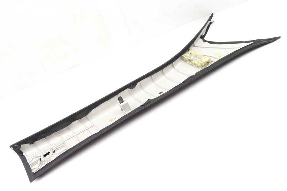 Mercedes-Benz C63 AMG 2016-2021 - moldura/panel pilar A superior izquierdo delantero Foto 3 de 4