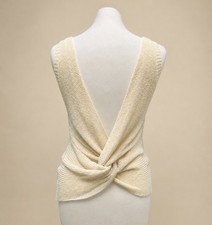 Beigefarbenes Stricktop mit raffiniertem Rüc...
