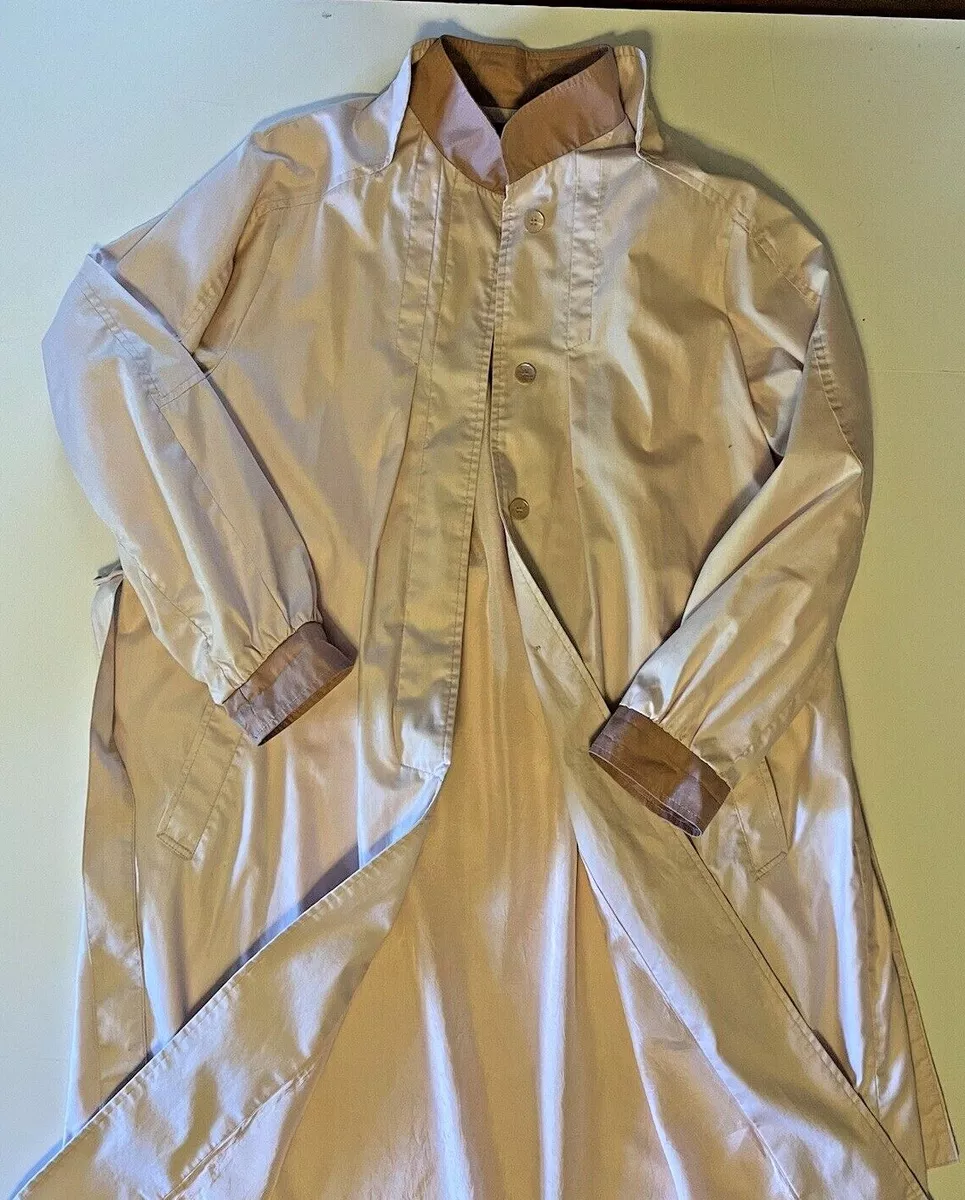 Totes raincoats top