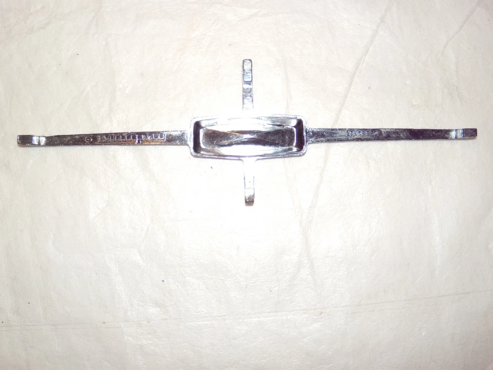 Cadillac Calais Deville 1968 nuevo de stock luz de señal de giro y estacionamiento adorno GM 5959870 Foto 2 de 4