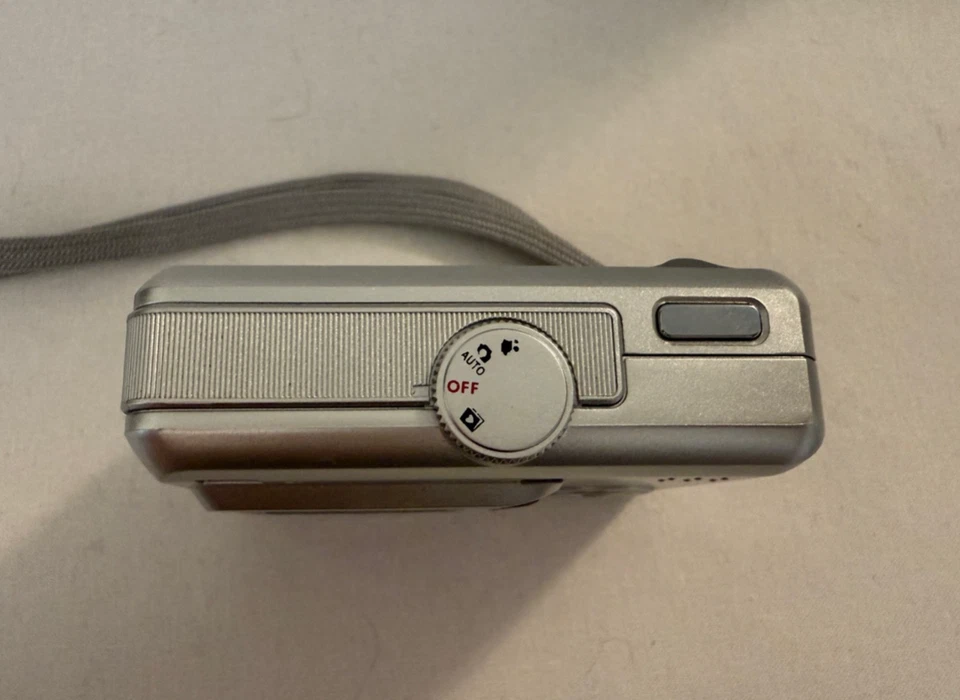 Kodak EasyShare C315 5.0 Megapixel Digital Camera -Silver - Image 3 of 4