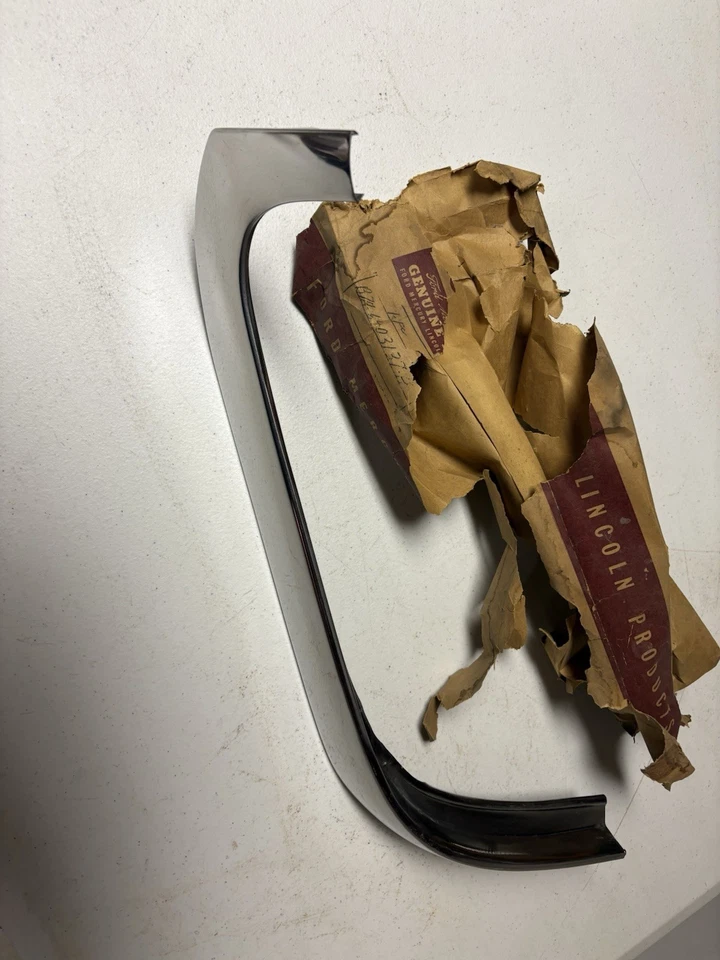 Ford Fairlane Custom 300 LH 1957 moldura de parabrisas B7A-6403137-A nuevo original Foto 3 de 4