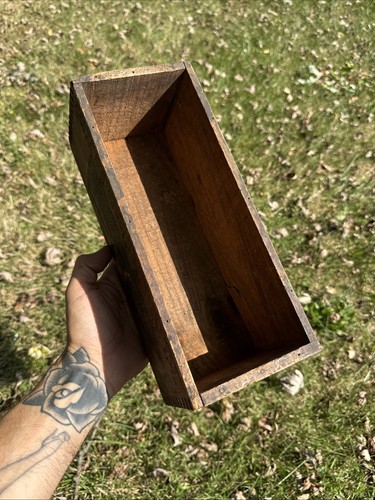 ✨ Barn Find ✨ Old Klaxon 7 Horn Dovetailed Wood Box Crate Box Only - Picture 6 of 20