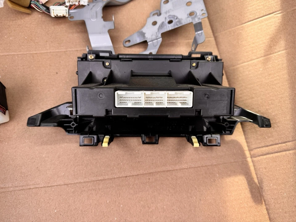 2003-2004 Lexus Gx470 CLIMATE CONTROL OEM Non-Navigation - Image 2 of 3
