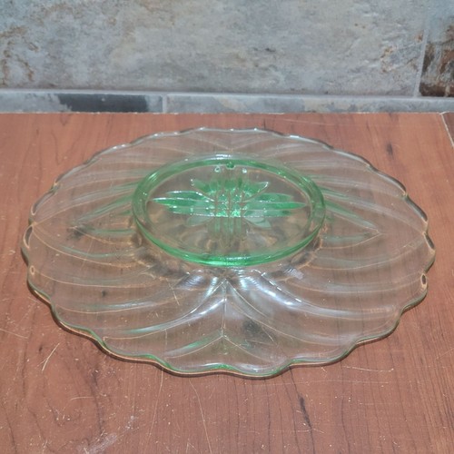 Plato de servir vintage exclusivo de tiara de vidrio verde con bordes con volantes - Imagen 6 de 10